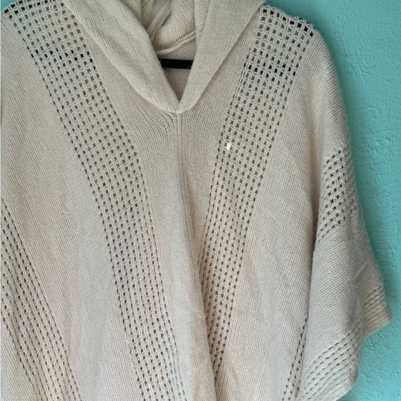 OSFA Anthropologie Sleeping On Snow Hooded Knit Cape Shrug Poncho Sweater - Picture 4 of 8